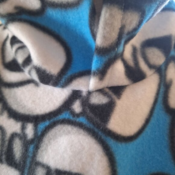 Handmade Kids Fleece Skull Poncho W Pocket & Hood Car Seat Blue Black White - Picture 9 of 15